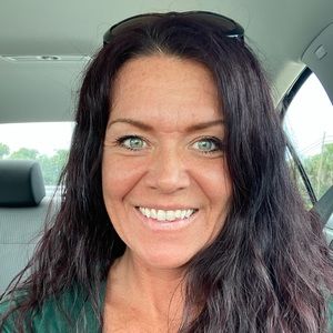 Meet your Posher, Adrienne